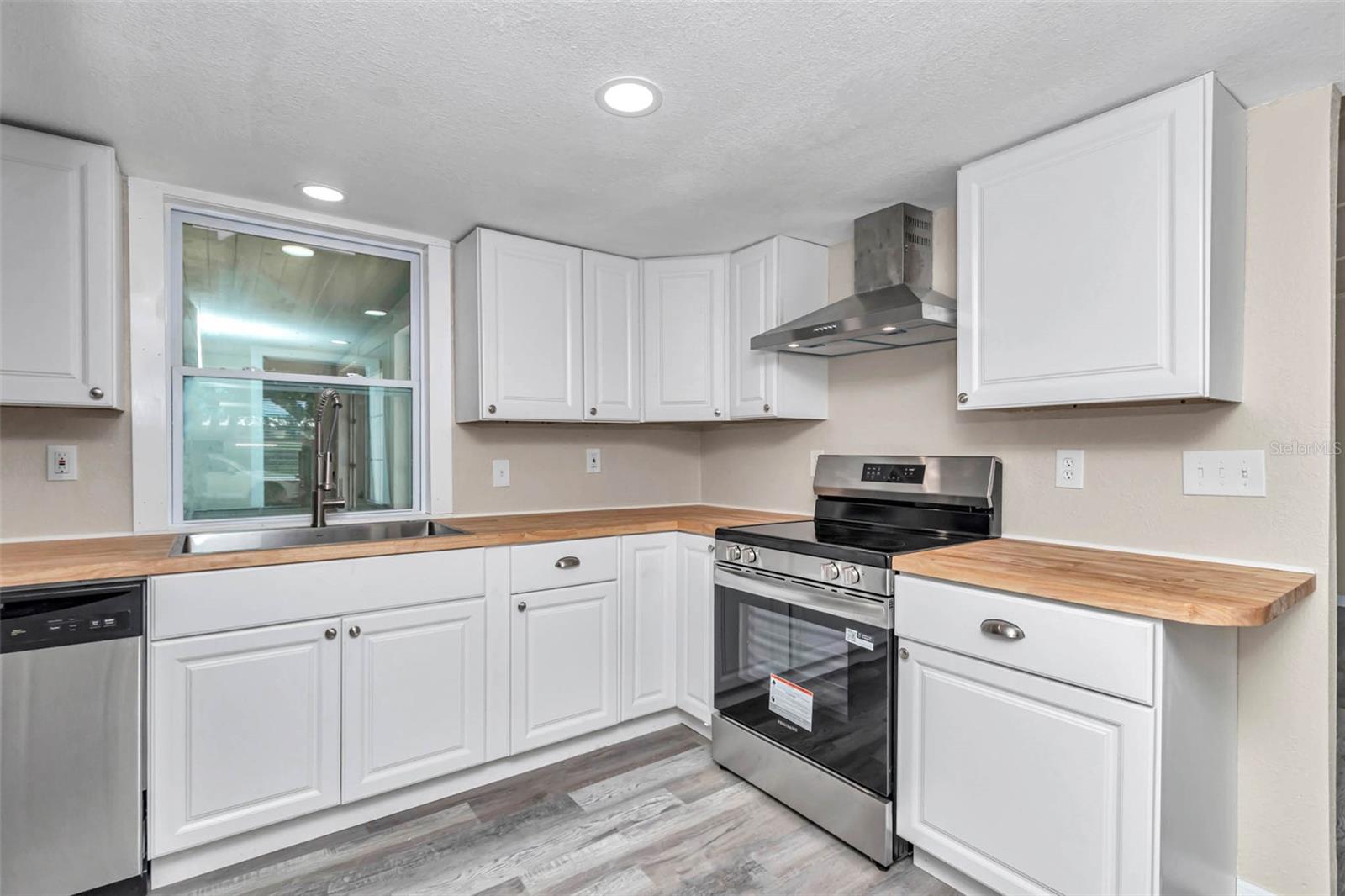 Image 16 of 44 For 9820 27th Avenue