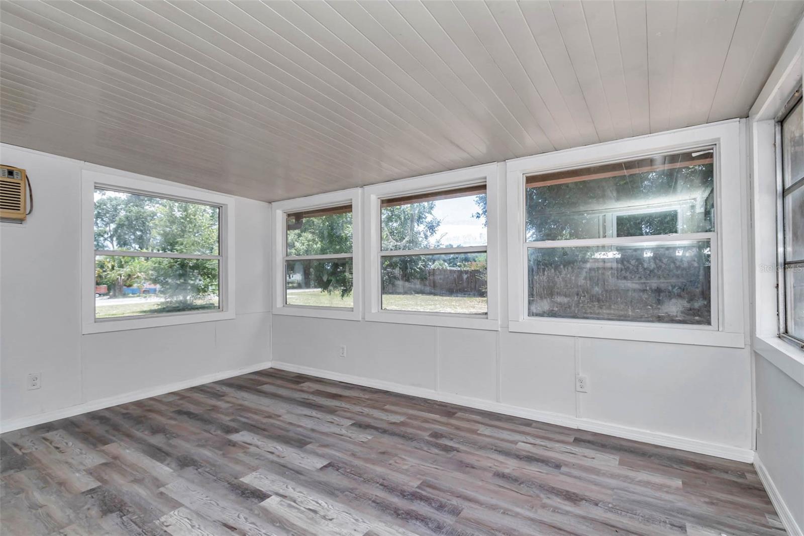 Image 21 of 44 For 9820 27th Avenue