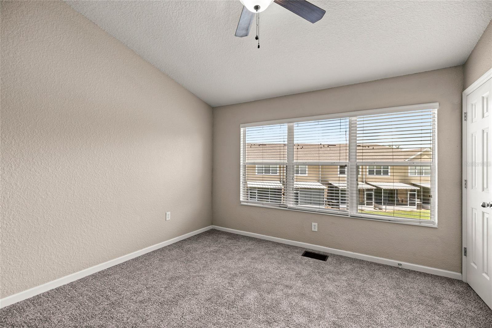 Image 11 of 32 For 4807 44th Circle