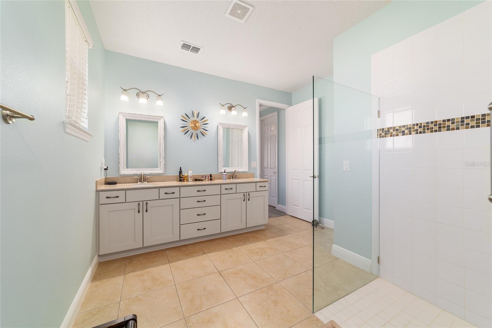 Image 12 of 28 For 8590 95th Court