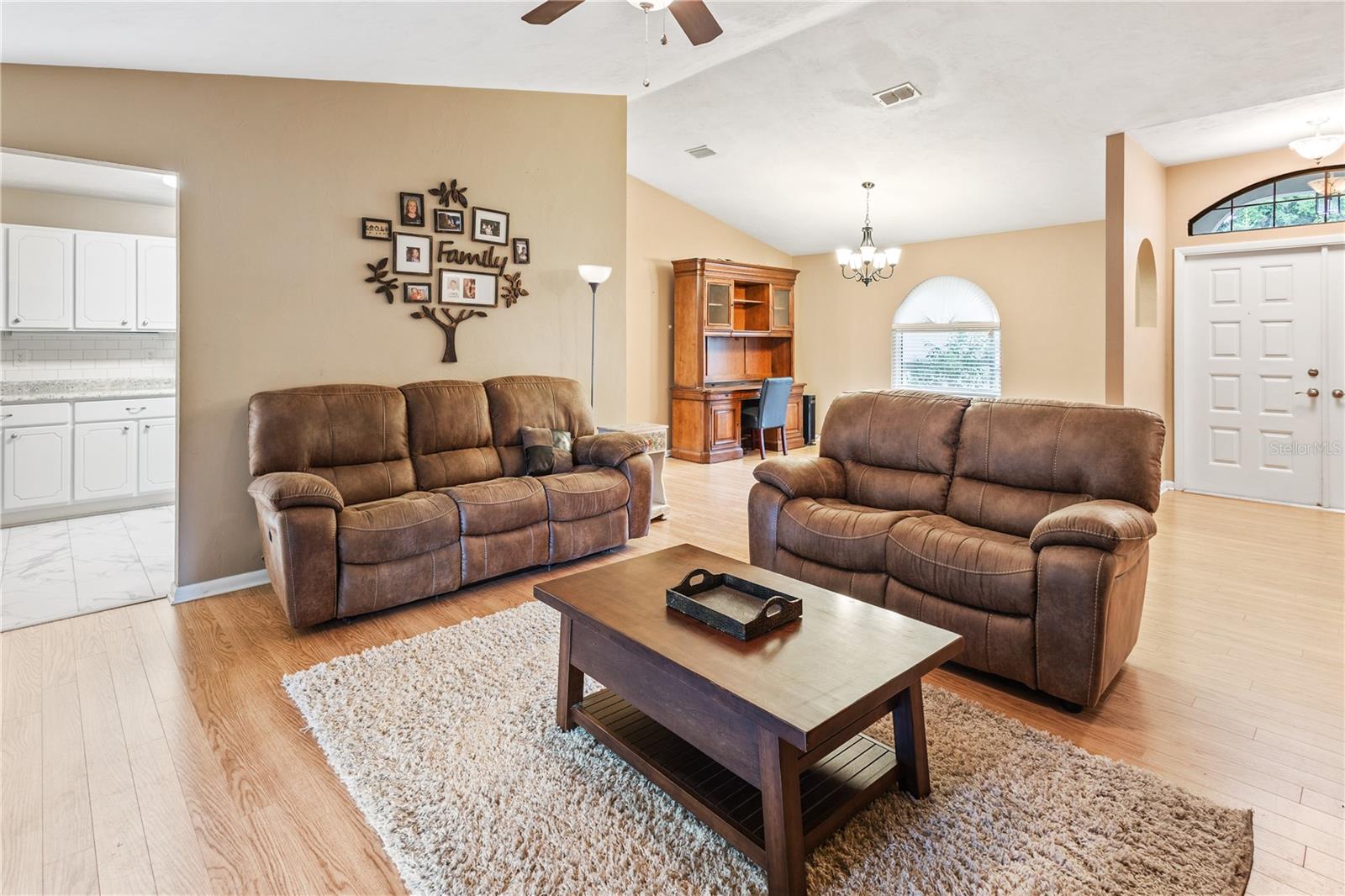 Image 8 of 51 For 611 10th Boulevard