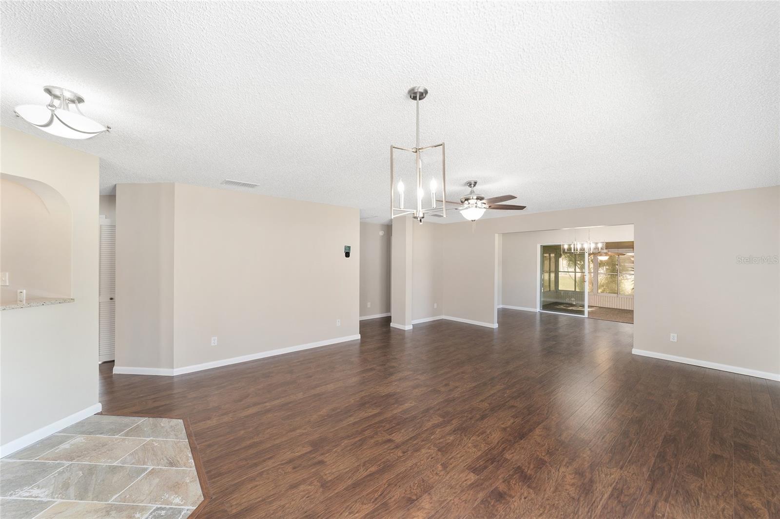 Image 10 of 32 For 9481 93rd Loop