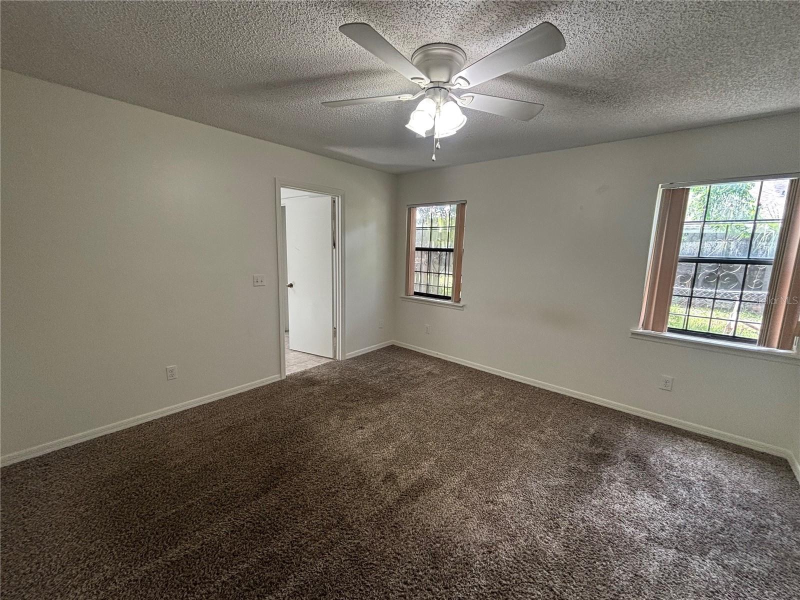 Listing photo id 8 for 747 Emery Street