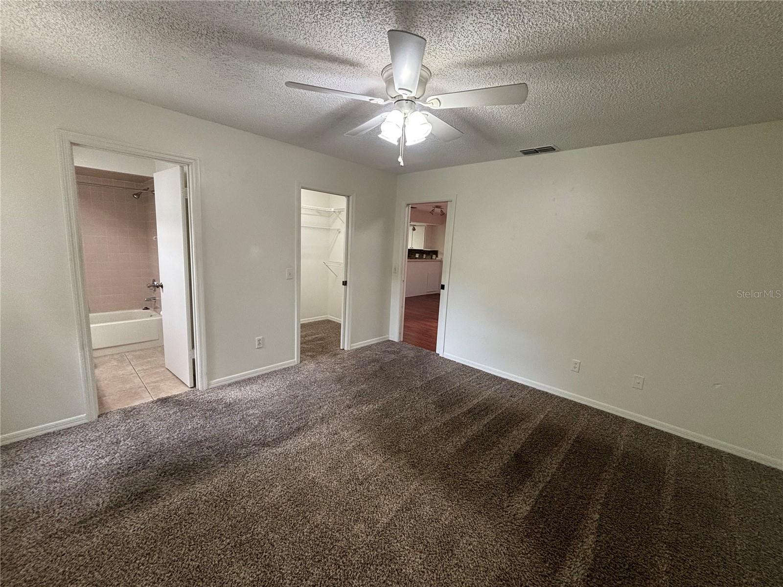 Listing photo id 9 for 747 Emery Street