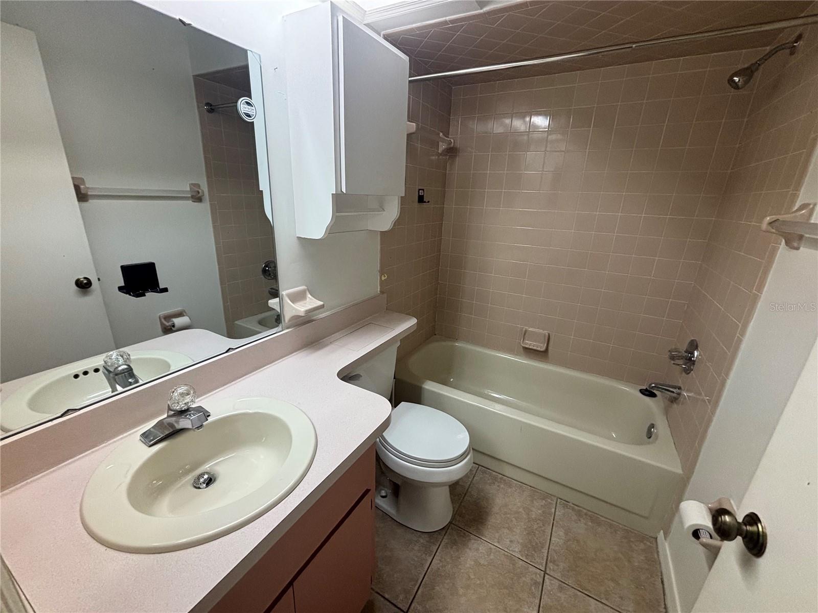 Listing photo id 11 for 747 Emery Street