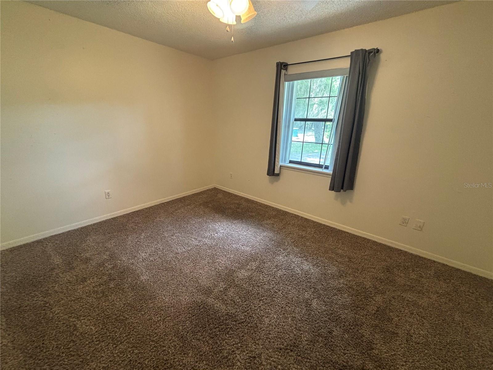 Listing photo id 13 for 747 Emery Street