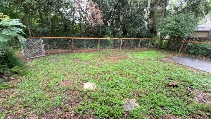 Listing photo id 21 for 747 Emery Street