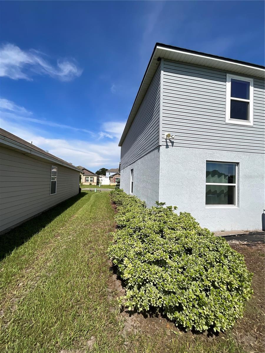 Image 4 of 30 For 913 251st Drive