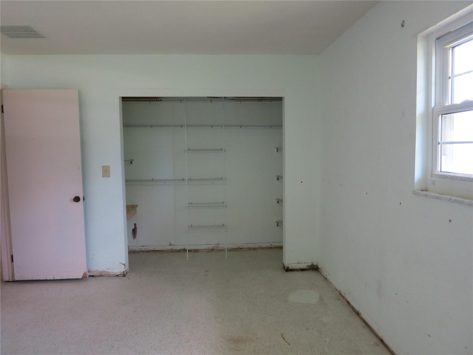 Listing photo id 9 for 3896 Seminole Point
