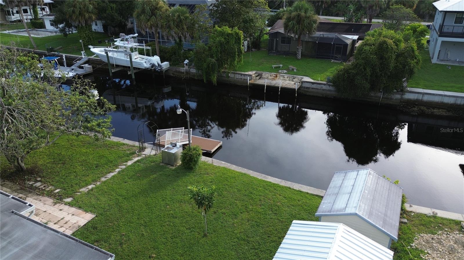 Listing photo id 0 for 3896 Seminole Point