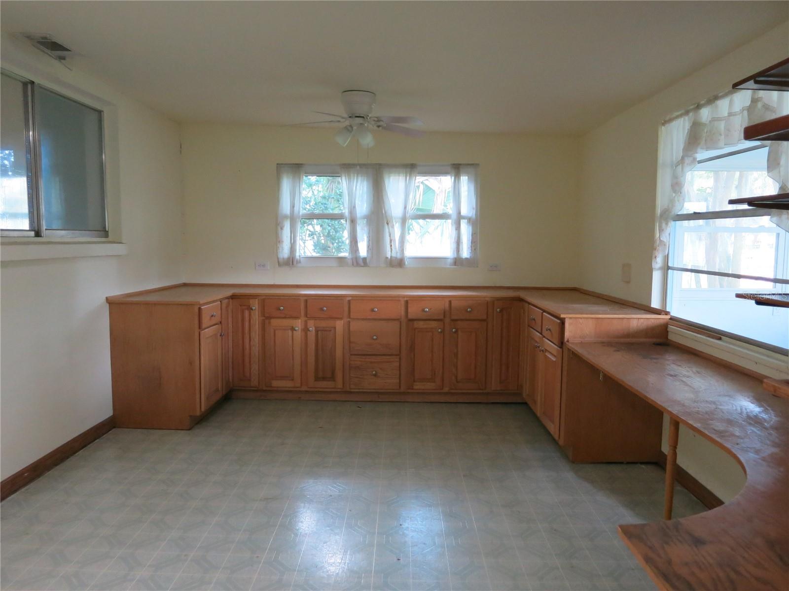 Listing photo id 19 for 3896 Seminole Point