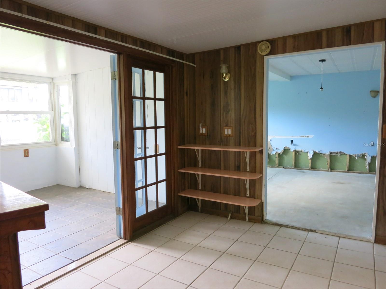 Listing photo id 23 for 3896 Seminole Point