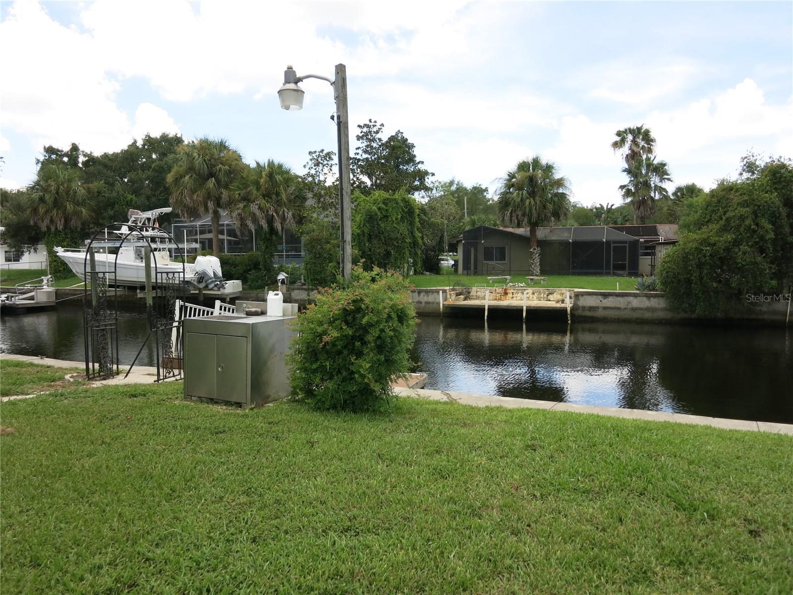 Listing photo id 38 for 3896 Seminole Point