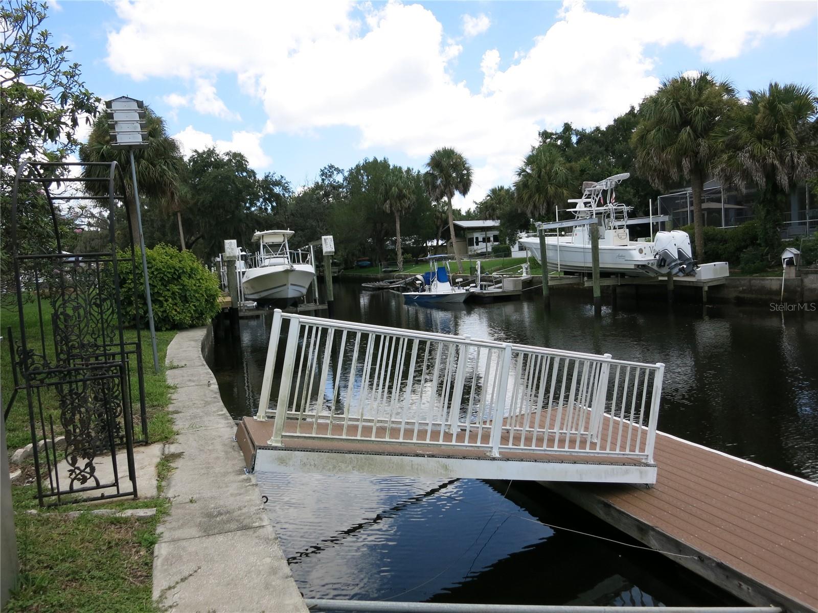 Listing photo id 40 for 3896 Seminole Point