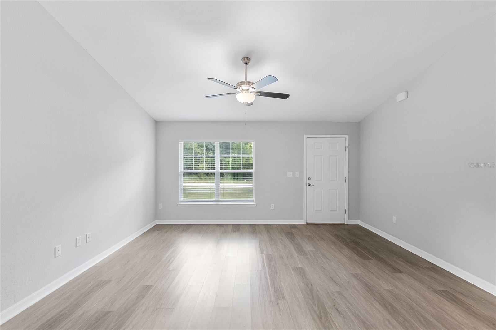 Listing photo id 9 for 14375 16th Place