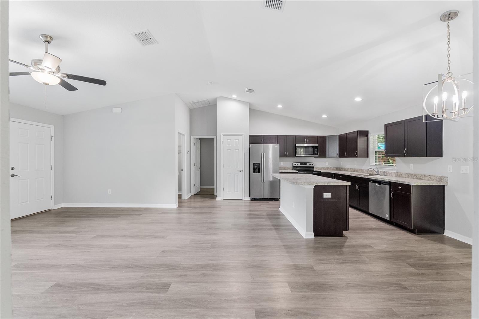 Listing photo id 10 for 14375 16th Place