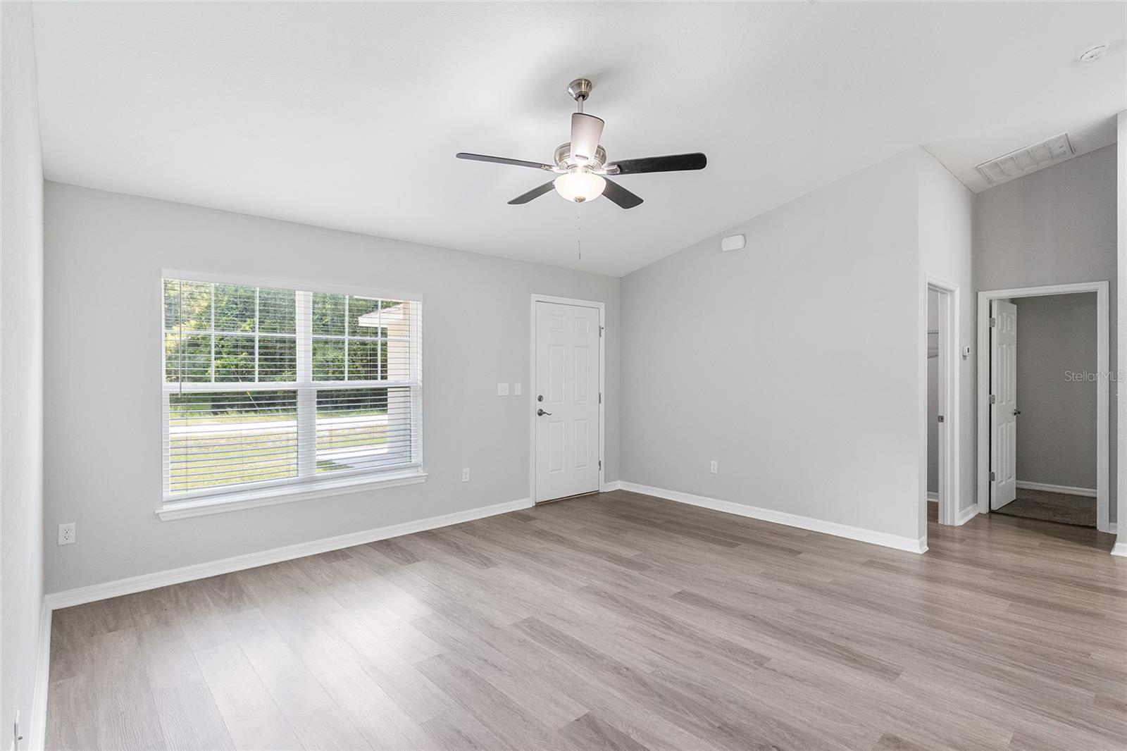 Listing photo id 11 for 14375 16th Place