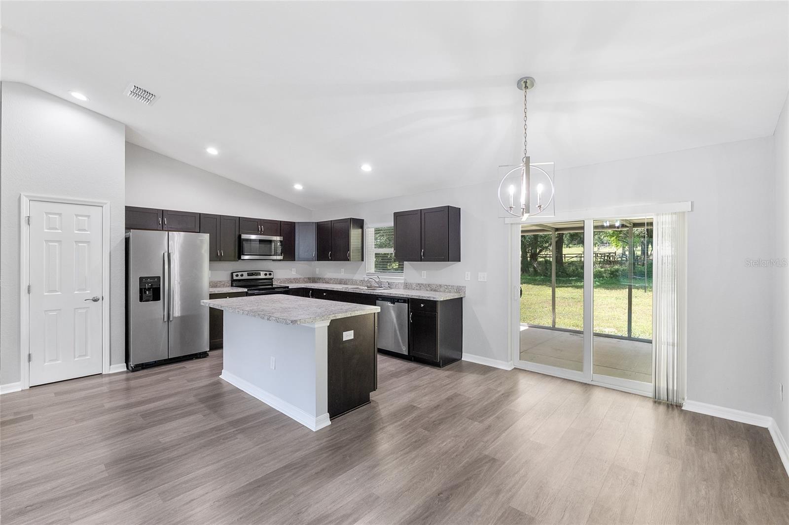 Listing photo id 13 for 14375 16th Place
