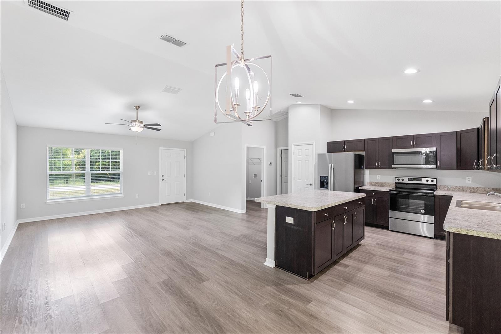 Listing photo id 15 for 14375 16th Place