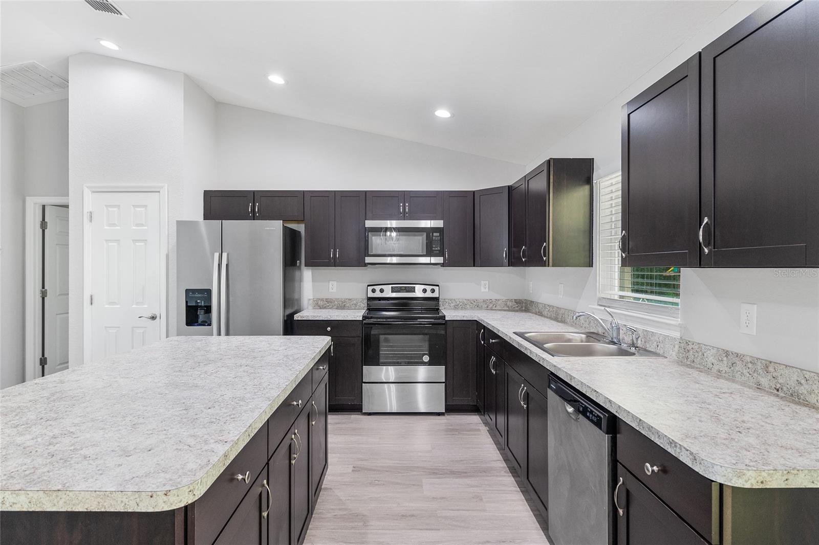 Listing photo id 16 for 14375 16th Place