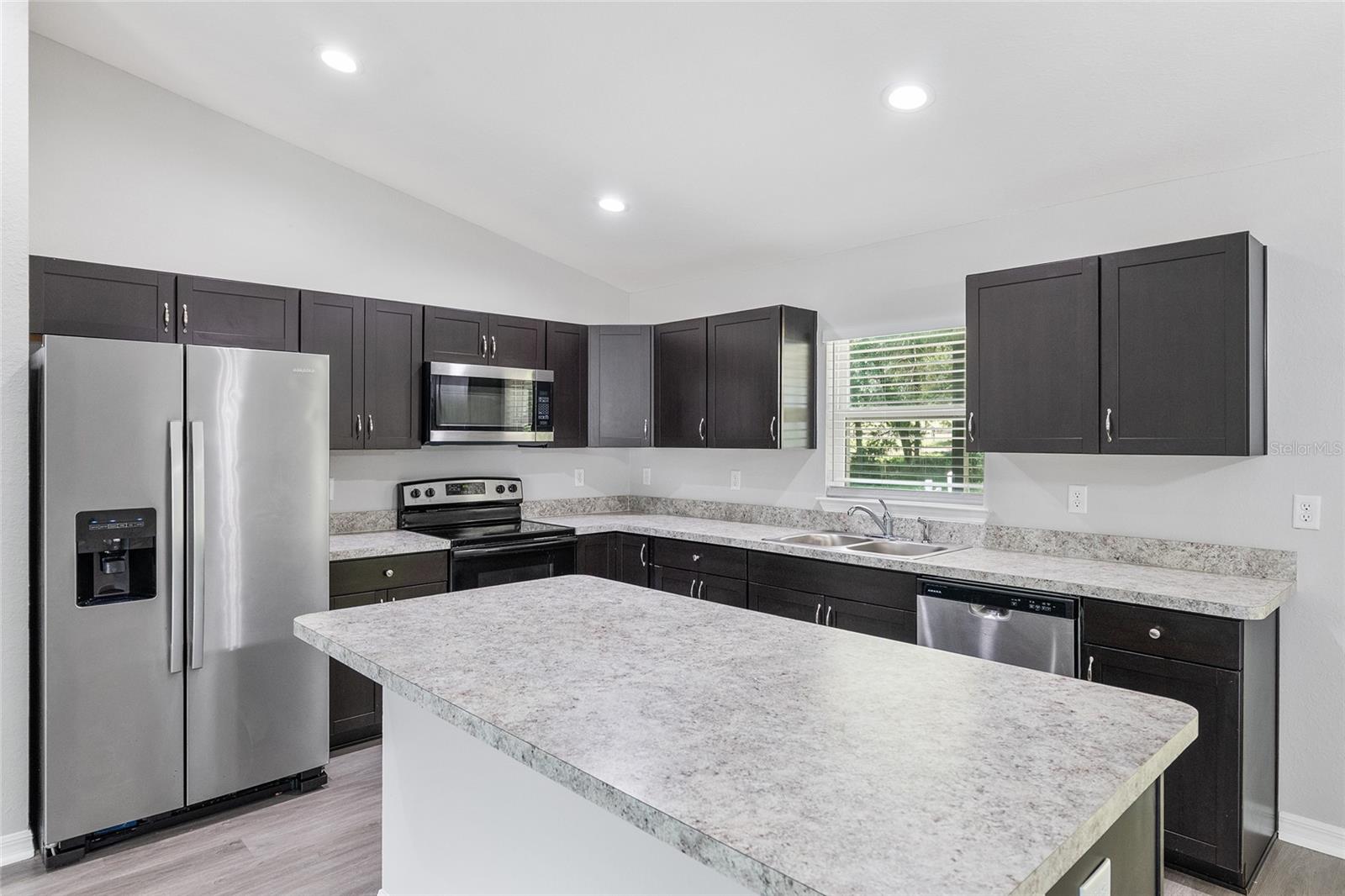 Listing photo id 17 for 14375 16th Place