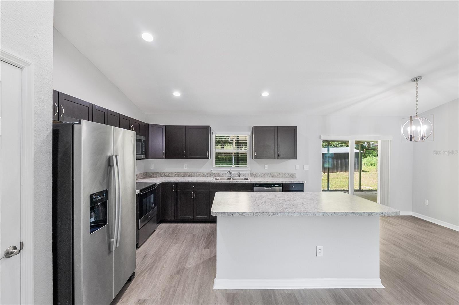Listing photo id 18 for 14375 16th Place
