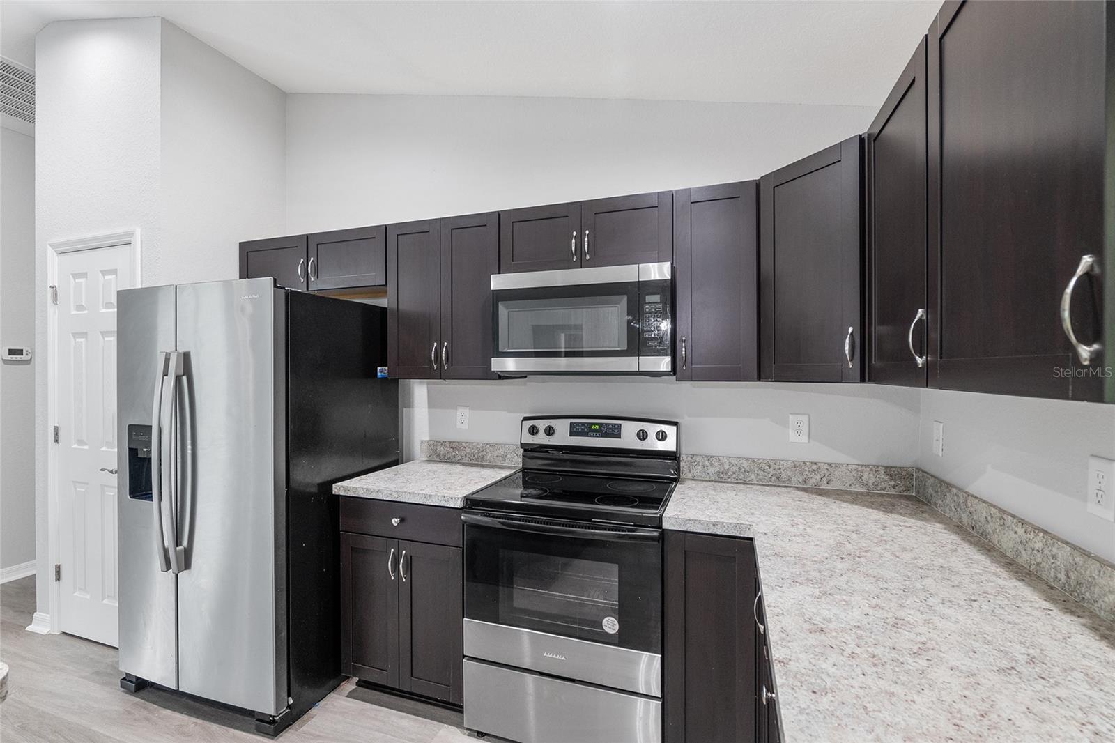 Listing photo id 19 for 14375 16th Place