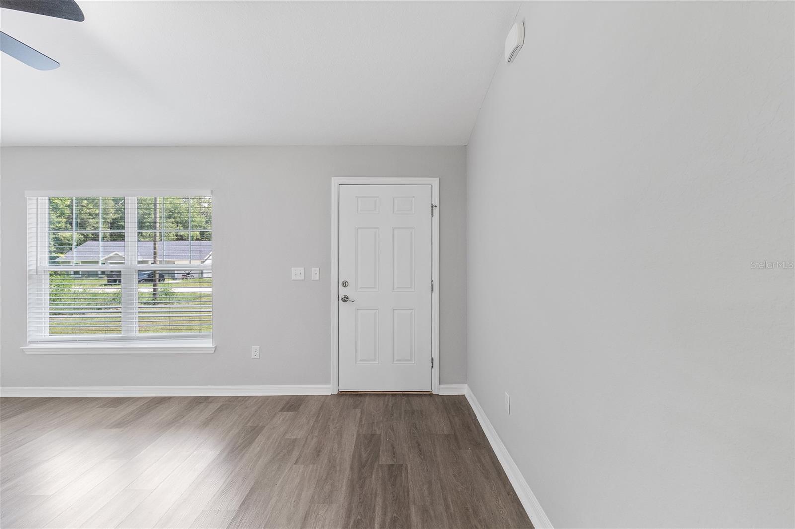 Listing photo id 7 for 14375 16th Place