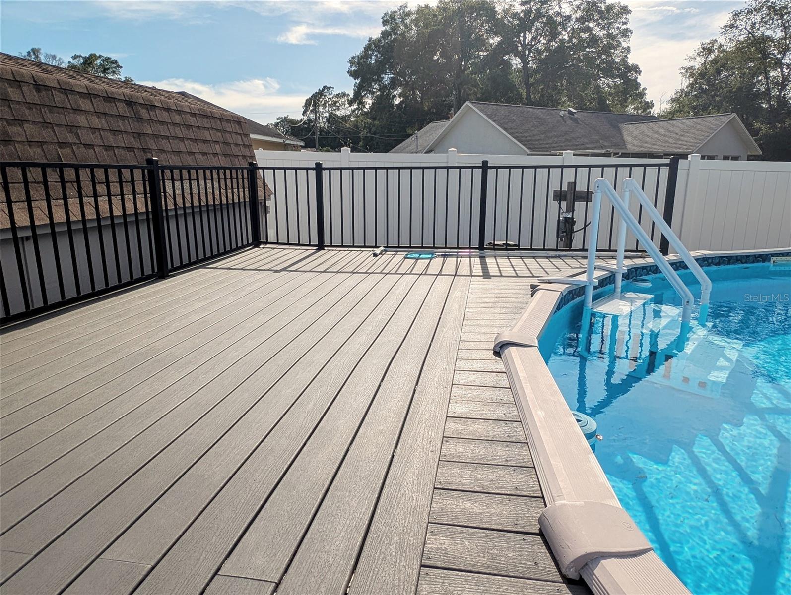 Listing photo id 14 for 4276 19th Avenue