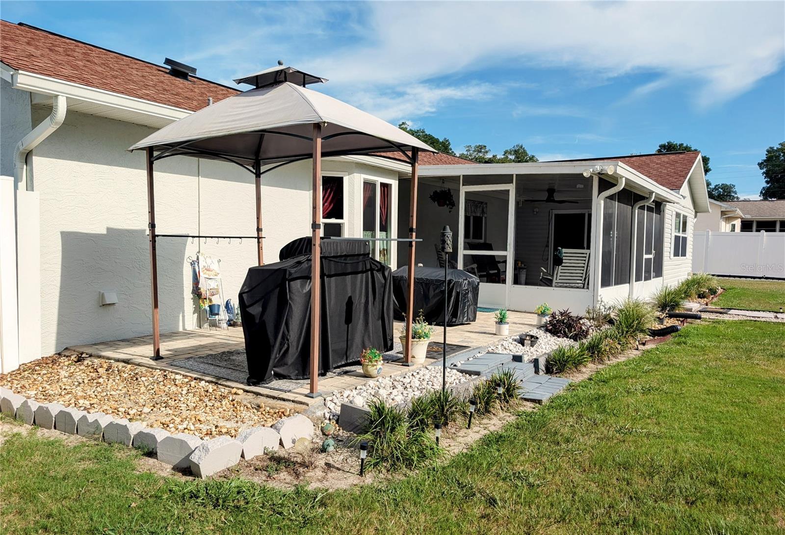 Listing photo id 2 for 4276 19th Avenue