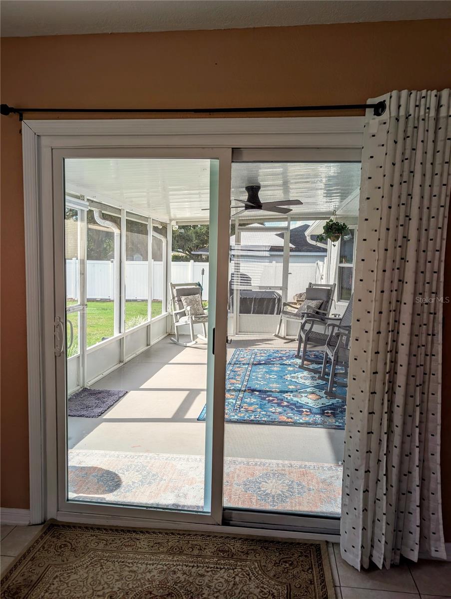 Listing photo id 3 for 4276 19th Avenue