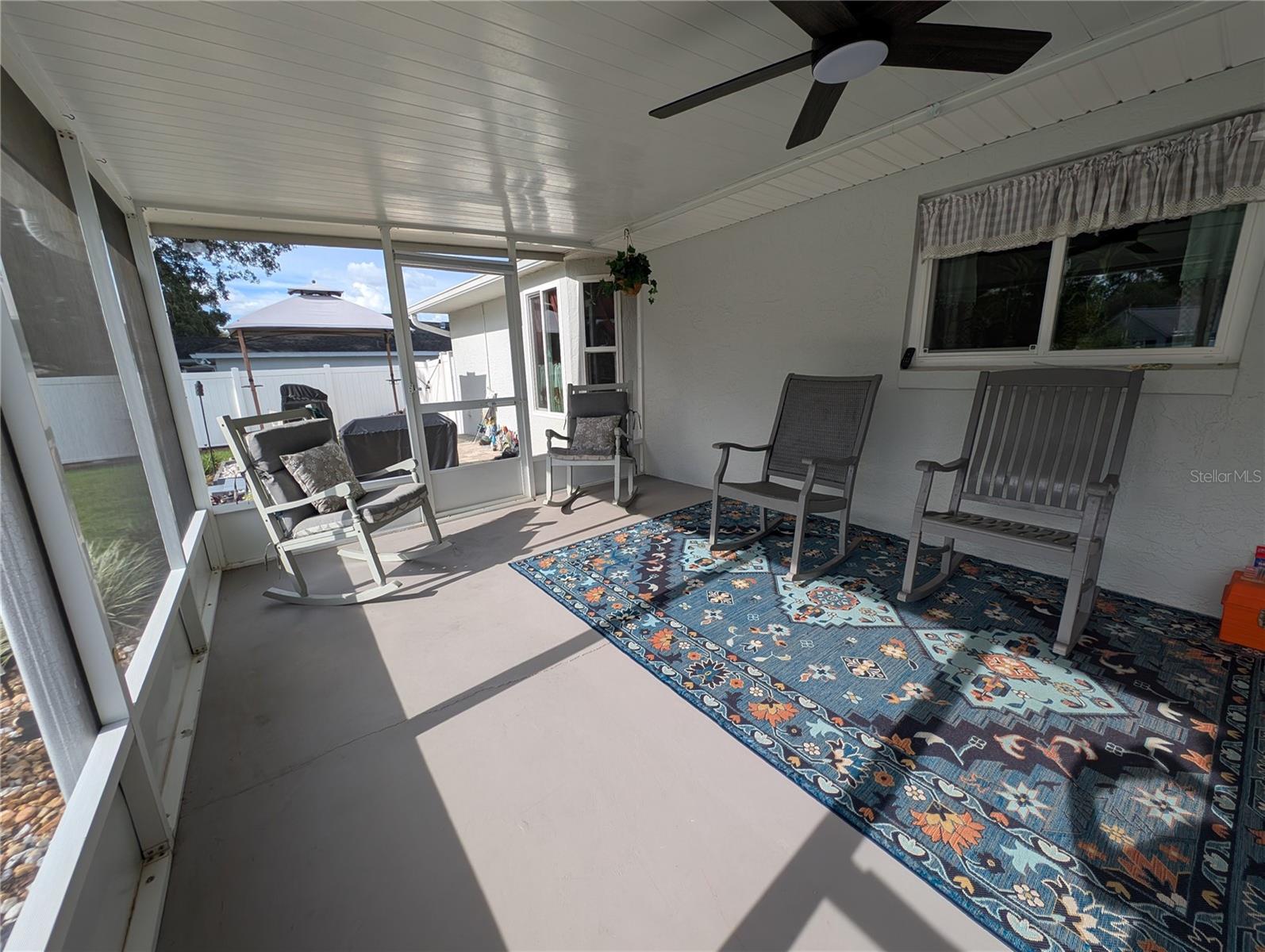 Listing photo id 5 for 4276 19th Avenue