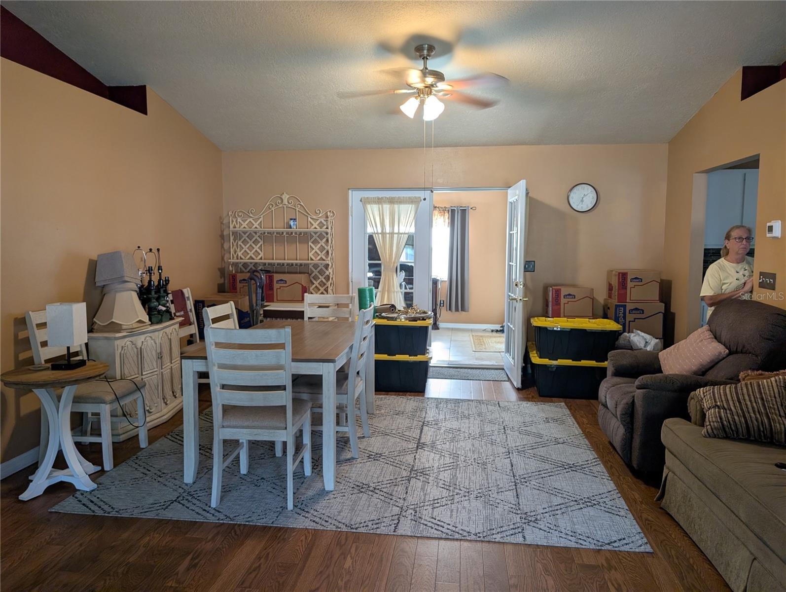 Listing photo id 7 for 4276 19th Avenue