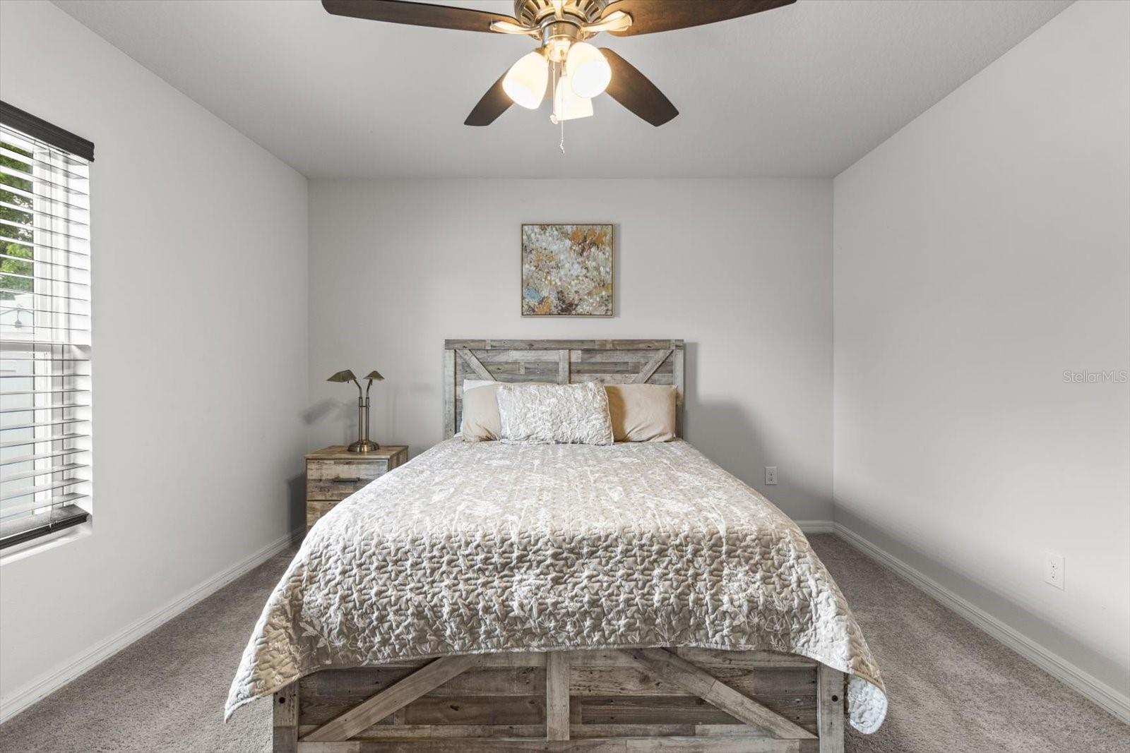 Listing photo id 11 for 3332 Lambert Avenue