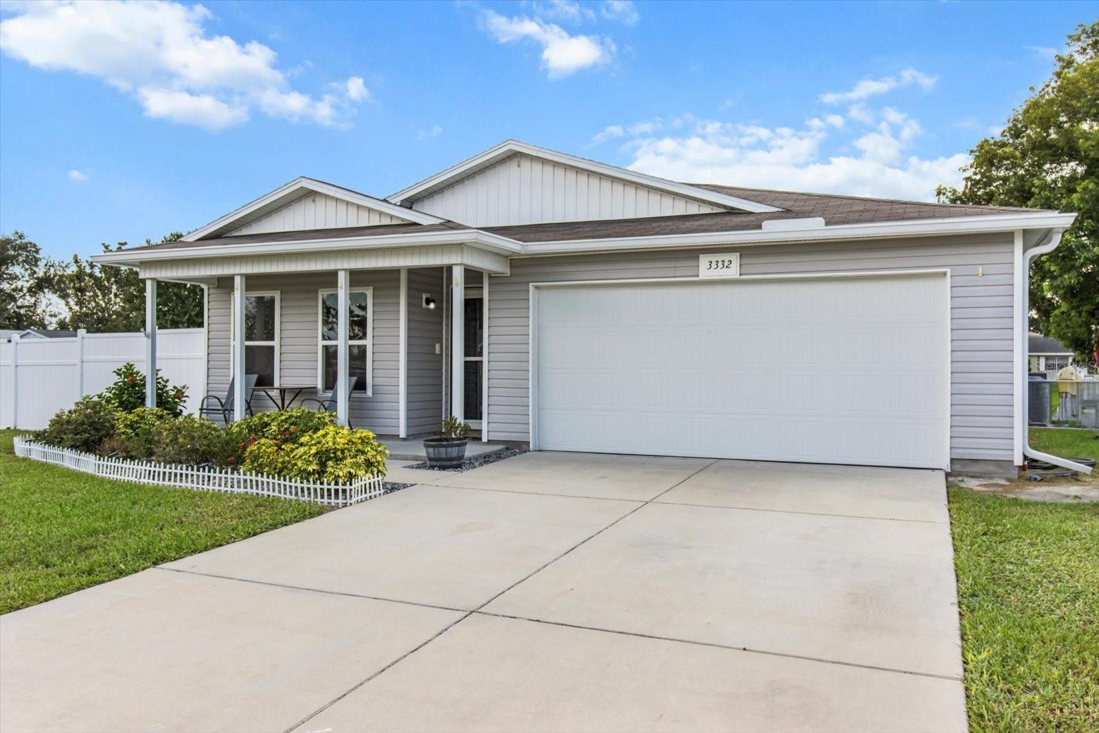 Listing photo id 0 for 3332 Lambert Avenue