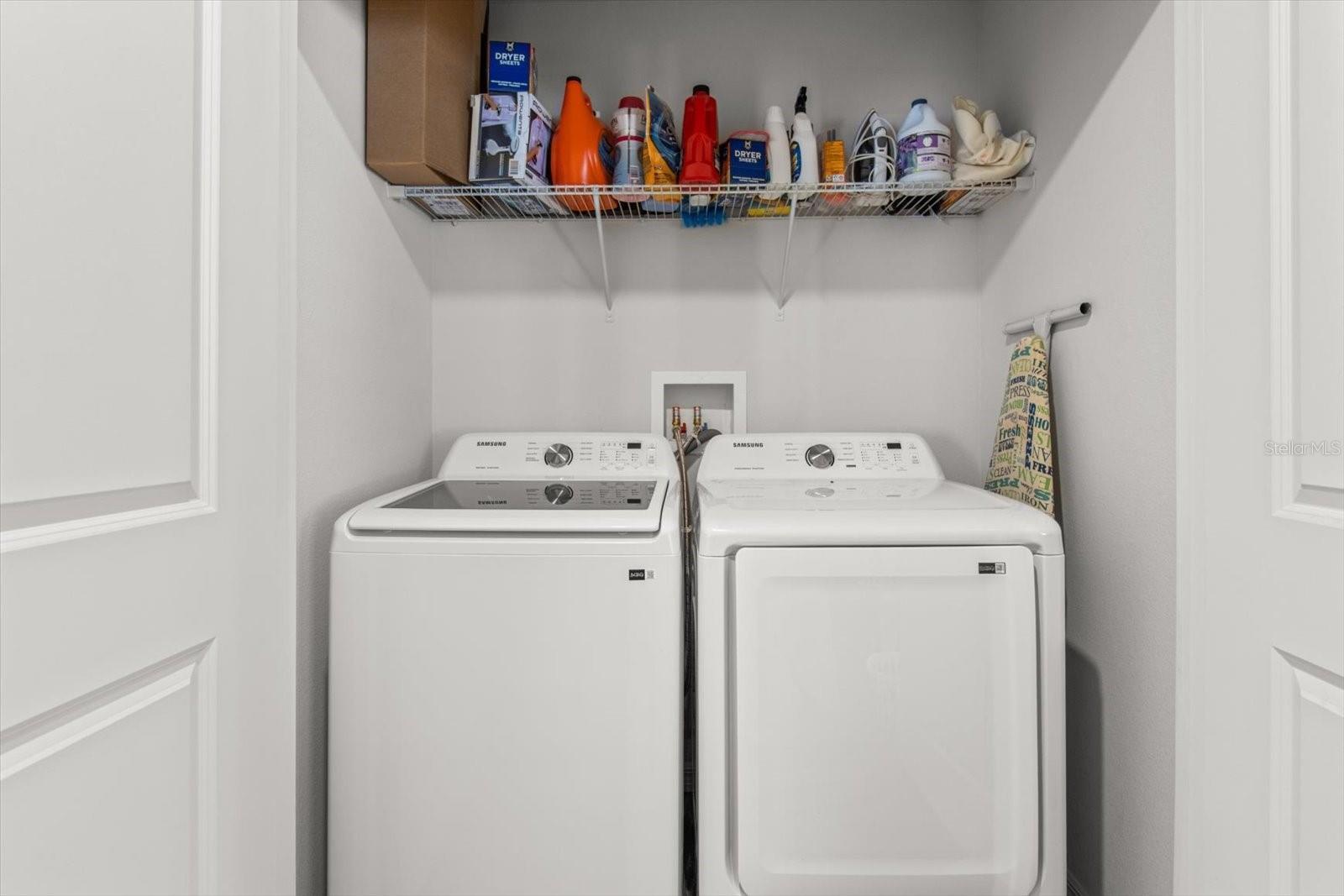 Listing photo id 23 for 3332 Lambert Avenue