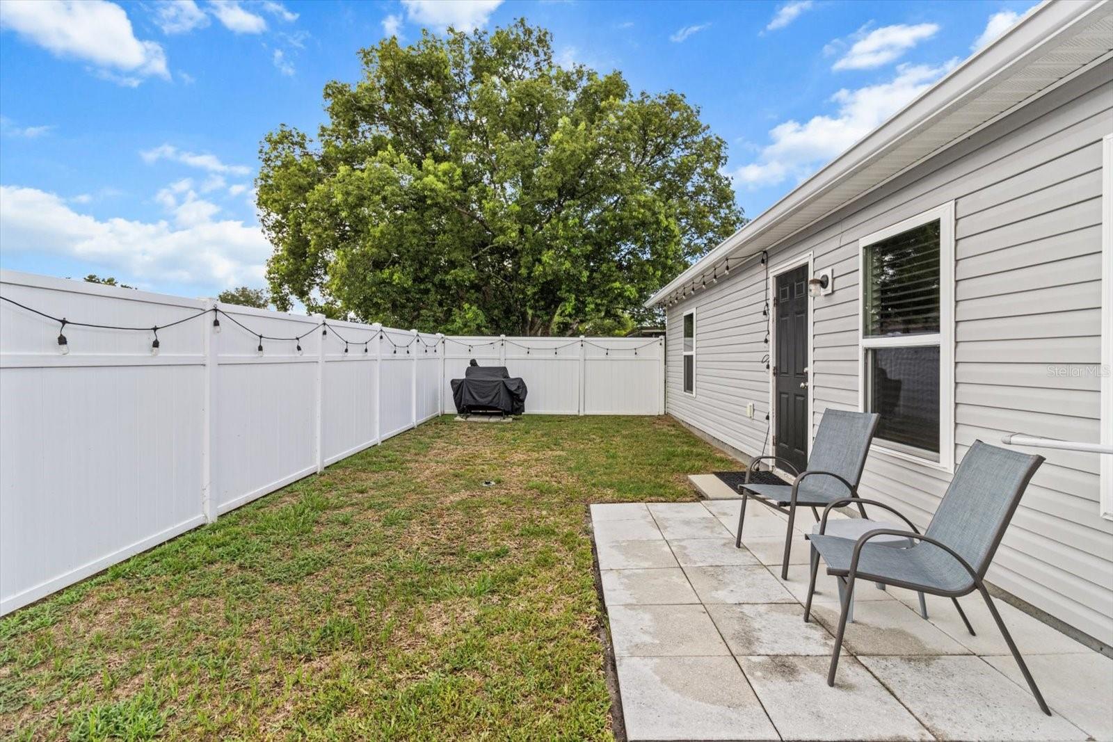 Listing photo id 24 for 3332 Lambert Avenue