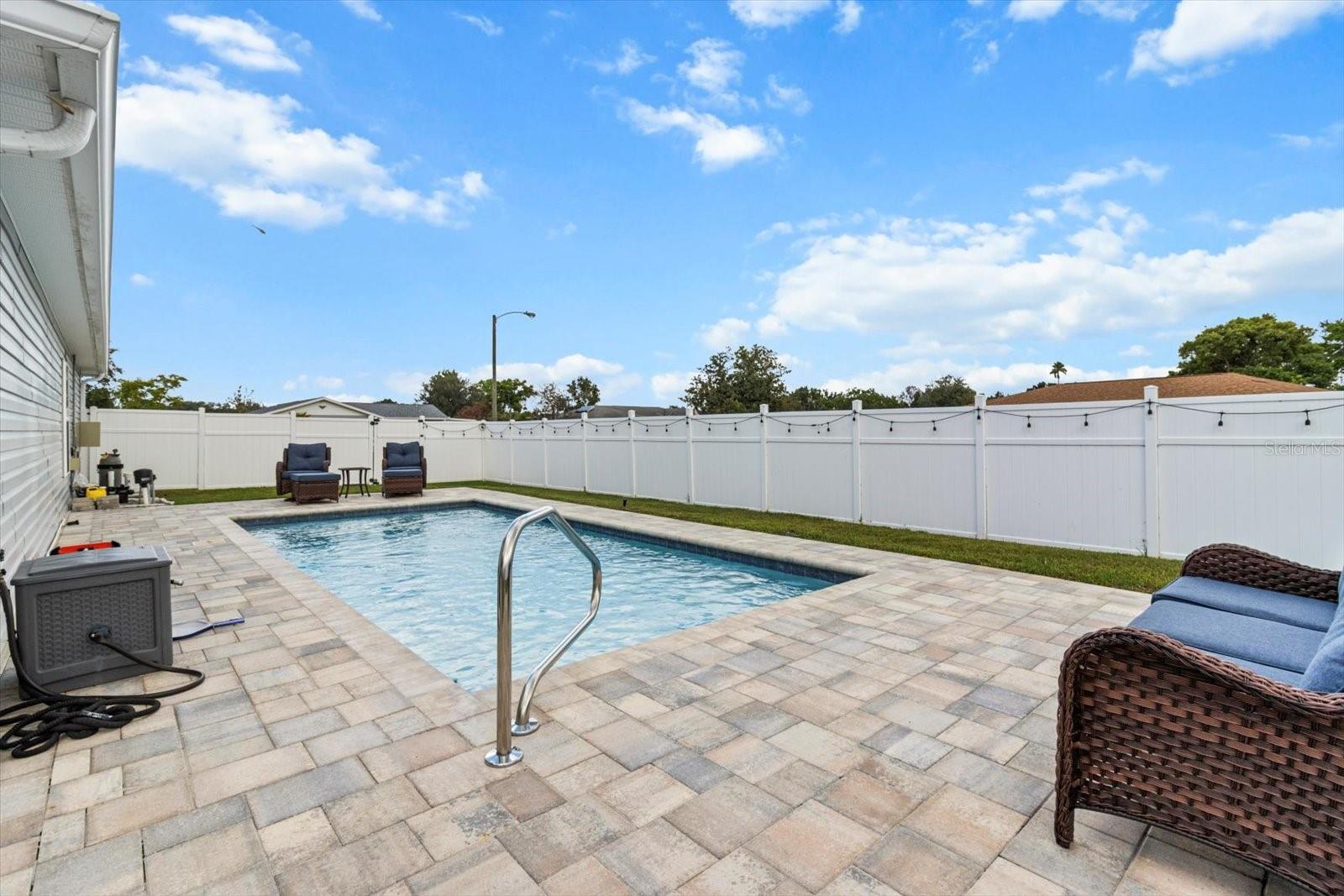 Listing photo id 25 for 3332 Lambert Avenue