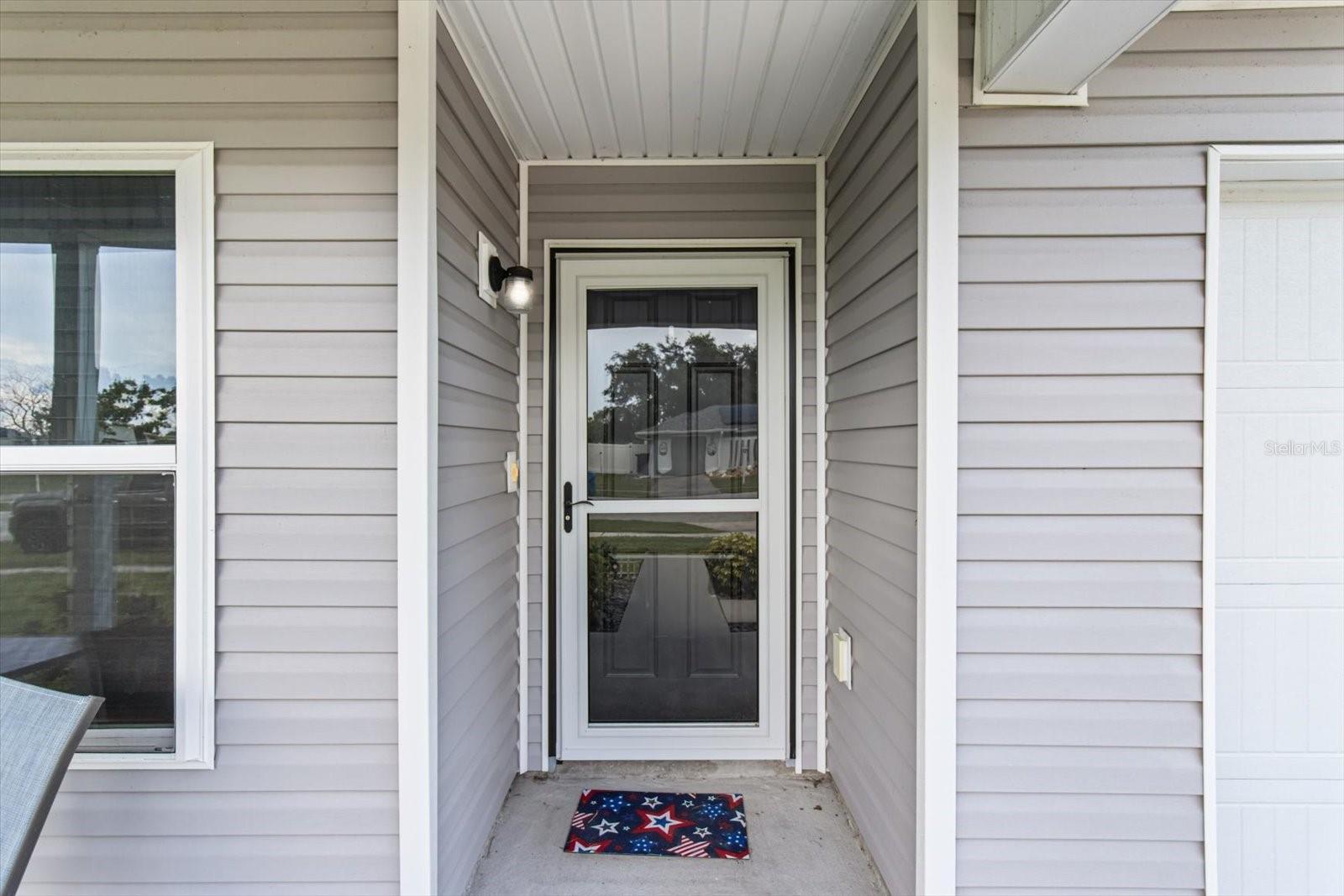 Listing photo id 2 for 3332 Lambert Avenue