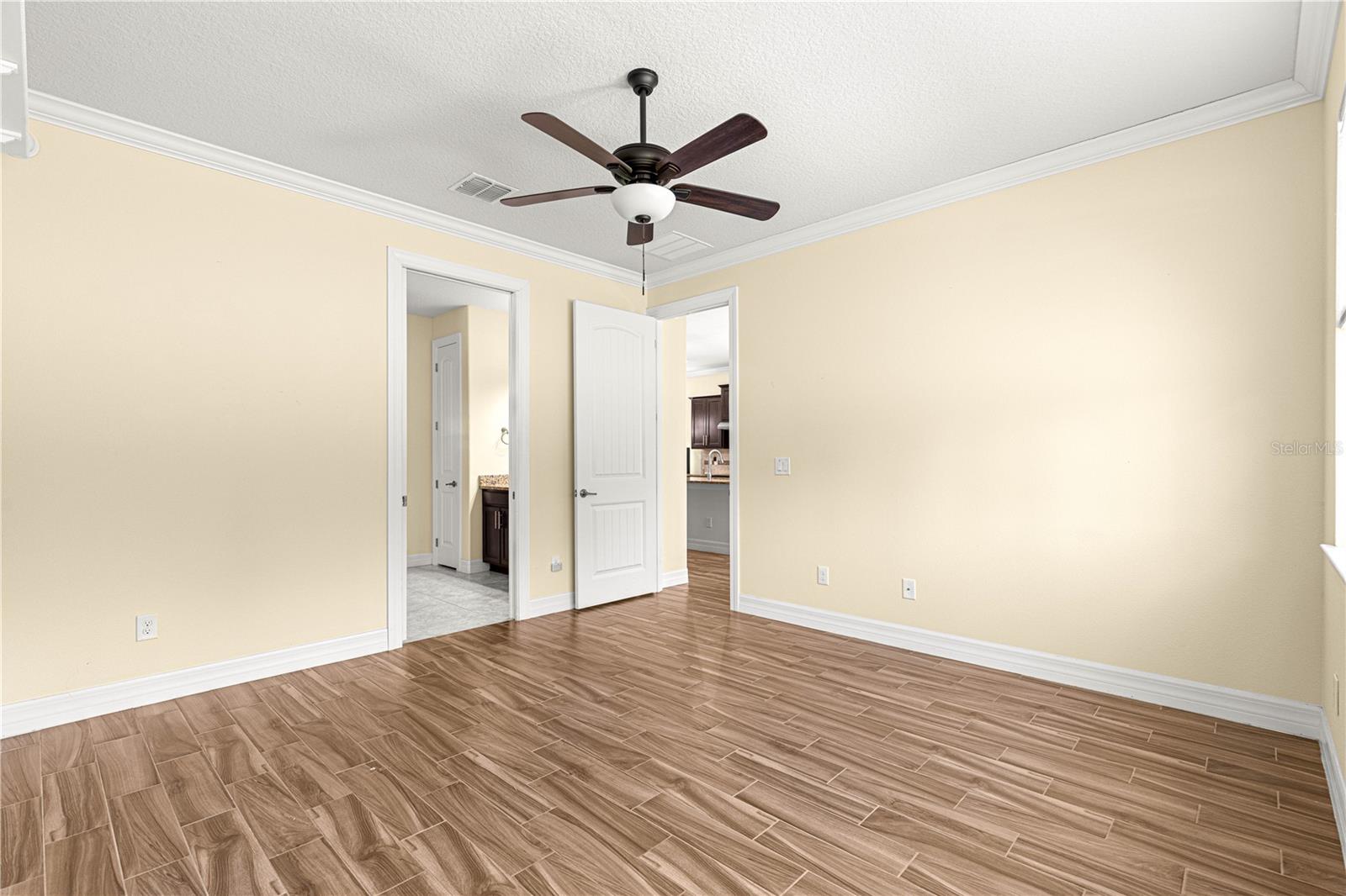 Image 17 of 51 For 9672 63rd Loop