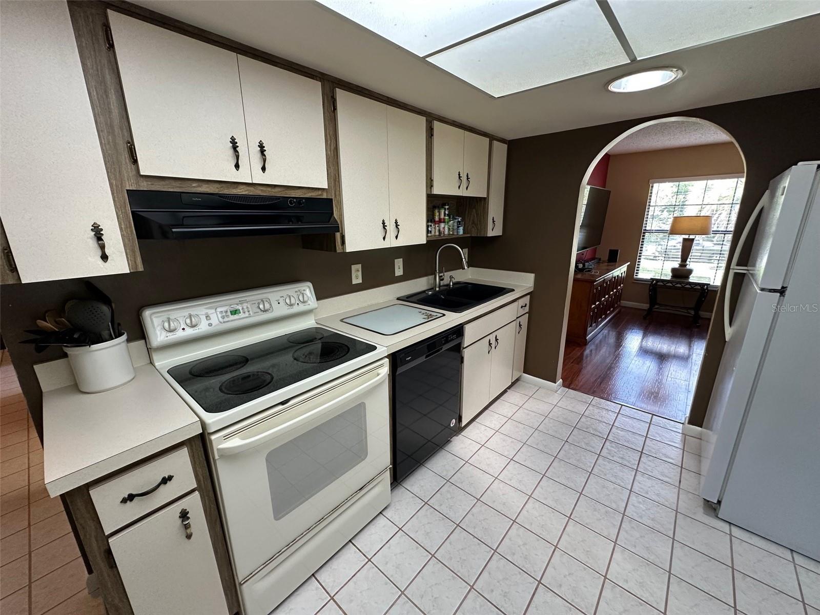 Image 9 of 30 For 2510 Dolphin Drive