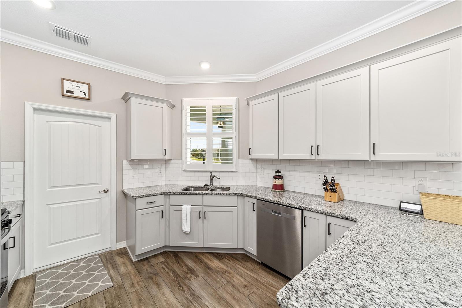 Image 16 of 34 For 10394 96th Loop