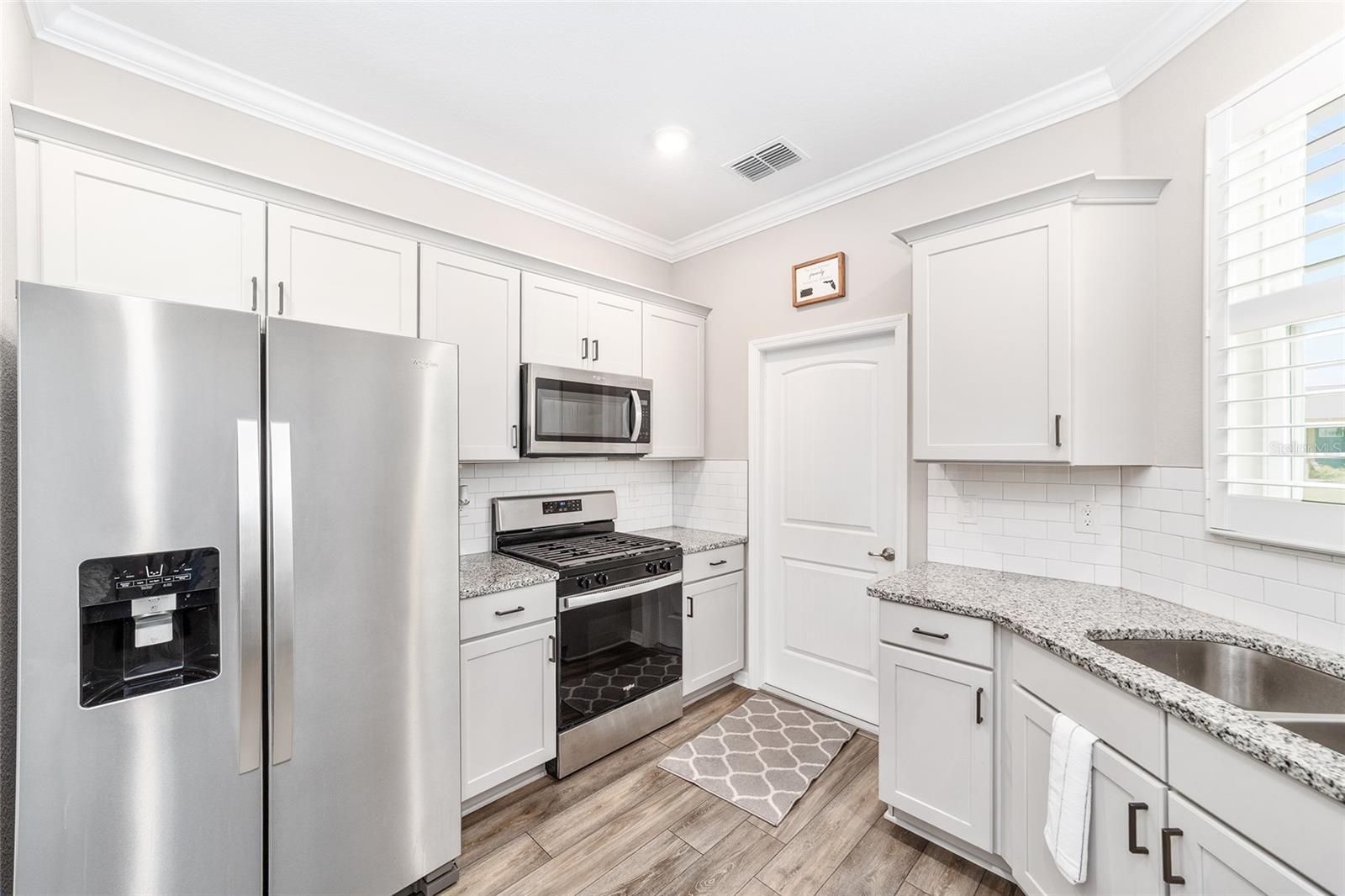 Image 18 of 34 For 10394 96th Loop