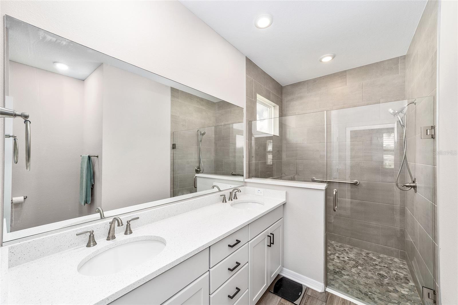 Image 22 of 34 For 10394 96th Loop