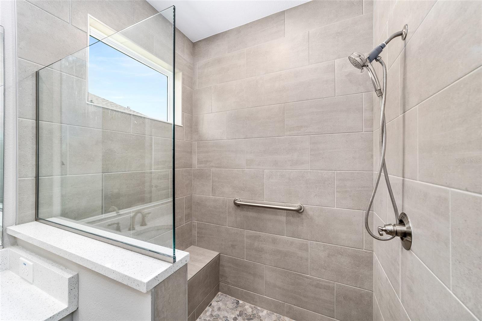 Image 23 of 34 For 10394 96th Loop