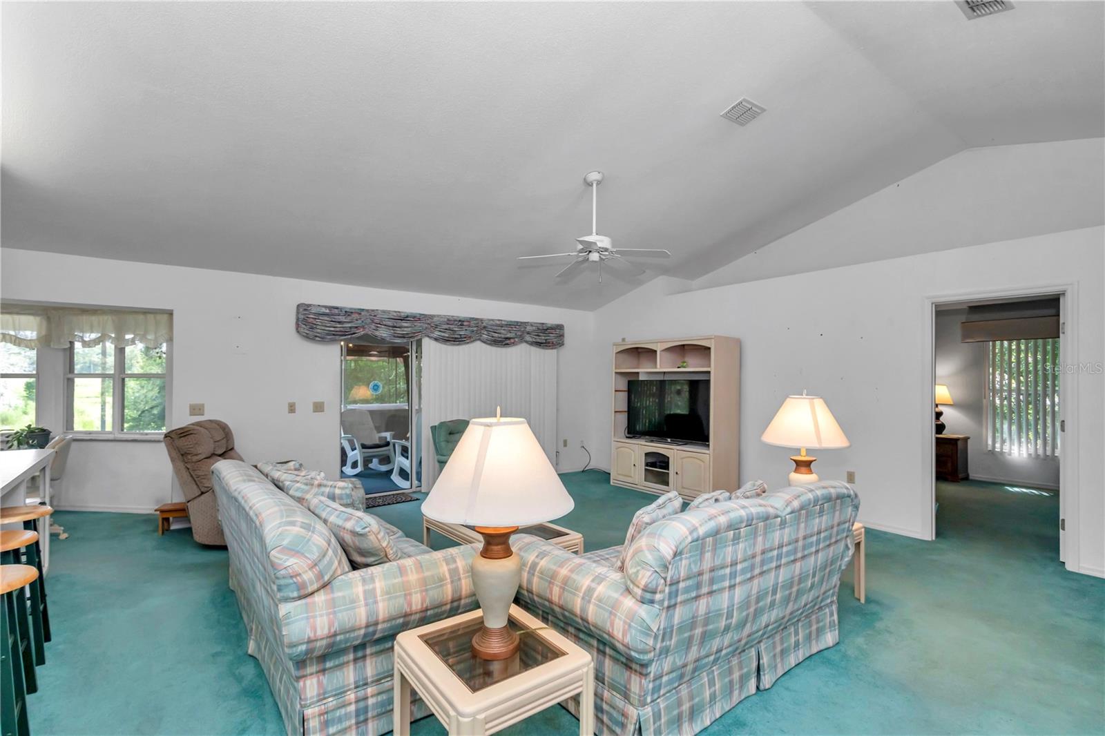 Listing photo id 14 for 481 151st Terrace