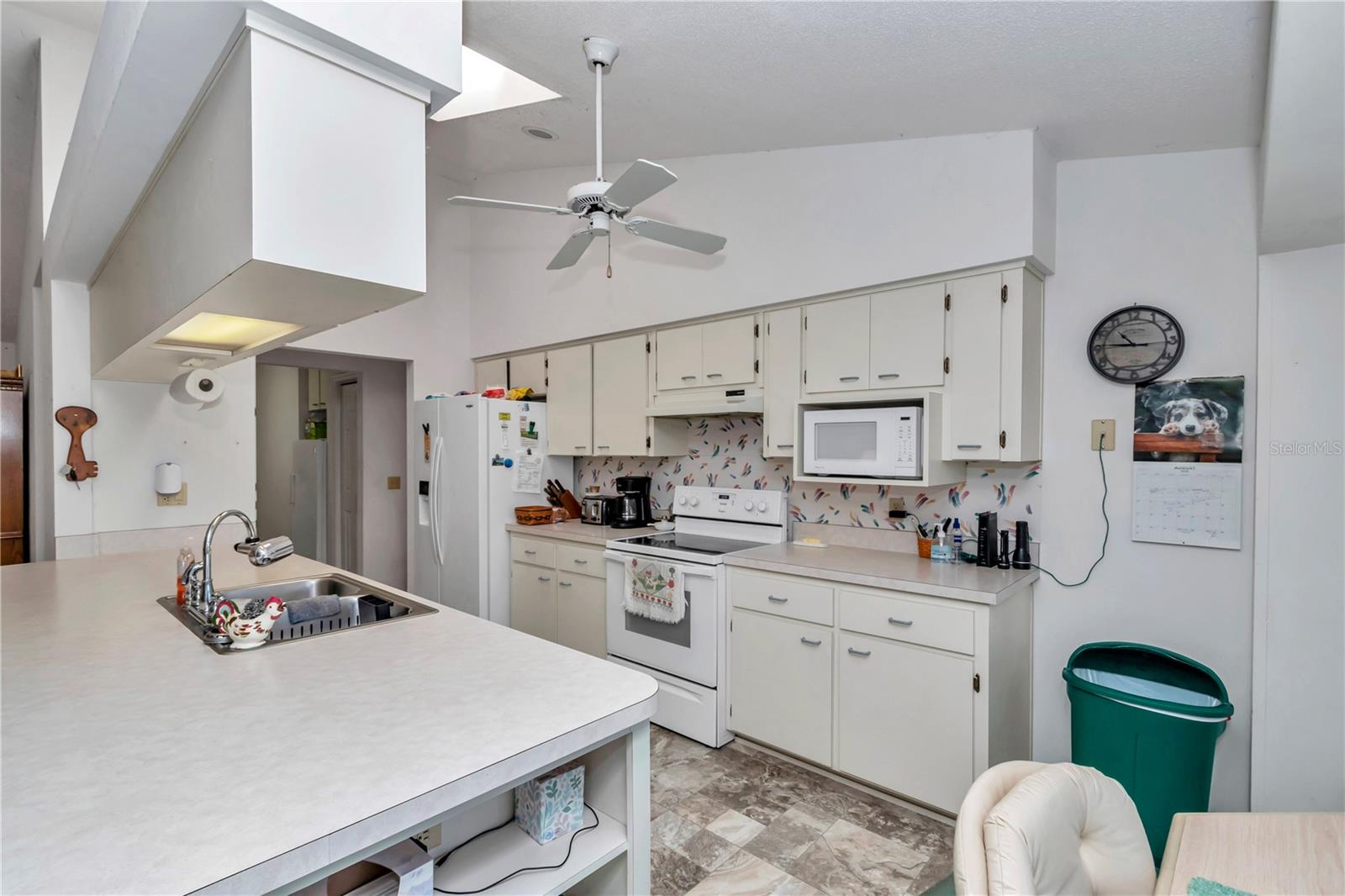 Listing photo id 18 for 481 151st Terrace