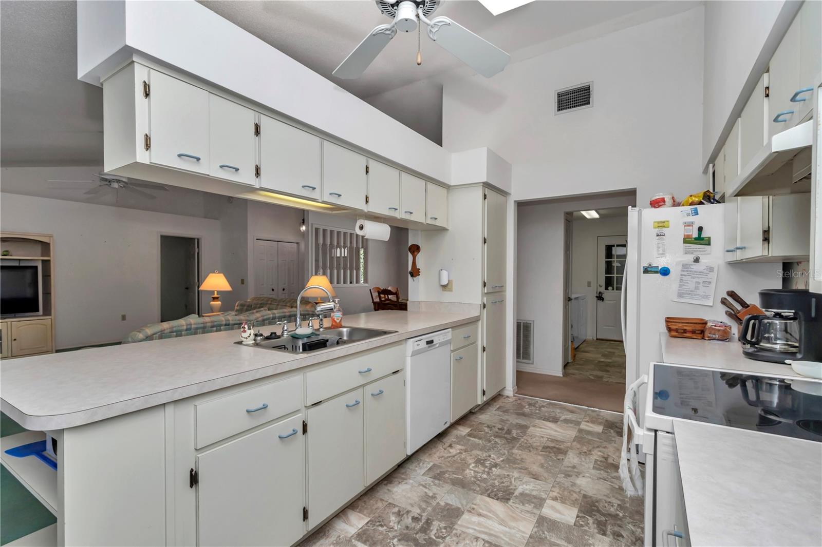 Listing photo id 19 for 481 151st Terrace
