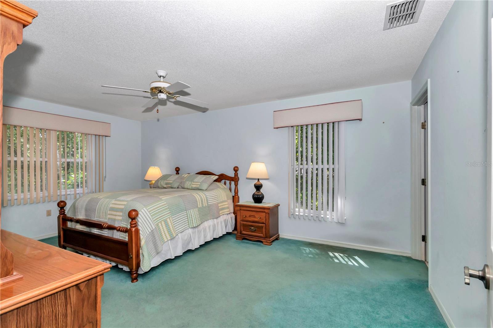 Listing photo id 23 for 481 151st Terrace