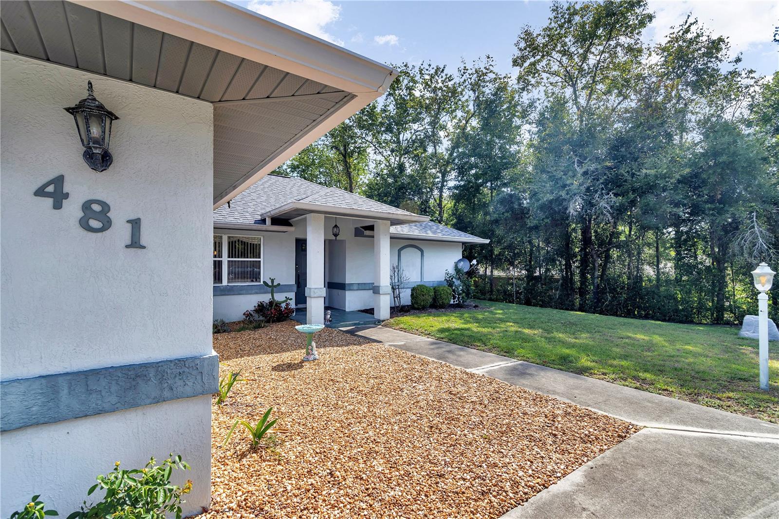 Listing photo id 3 for 481 151st Terrace